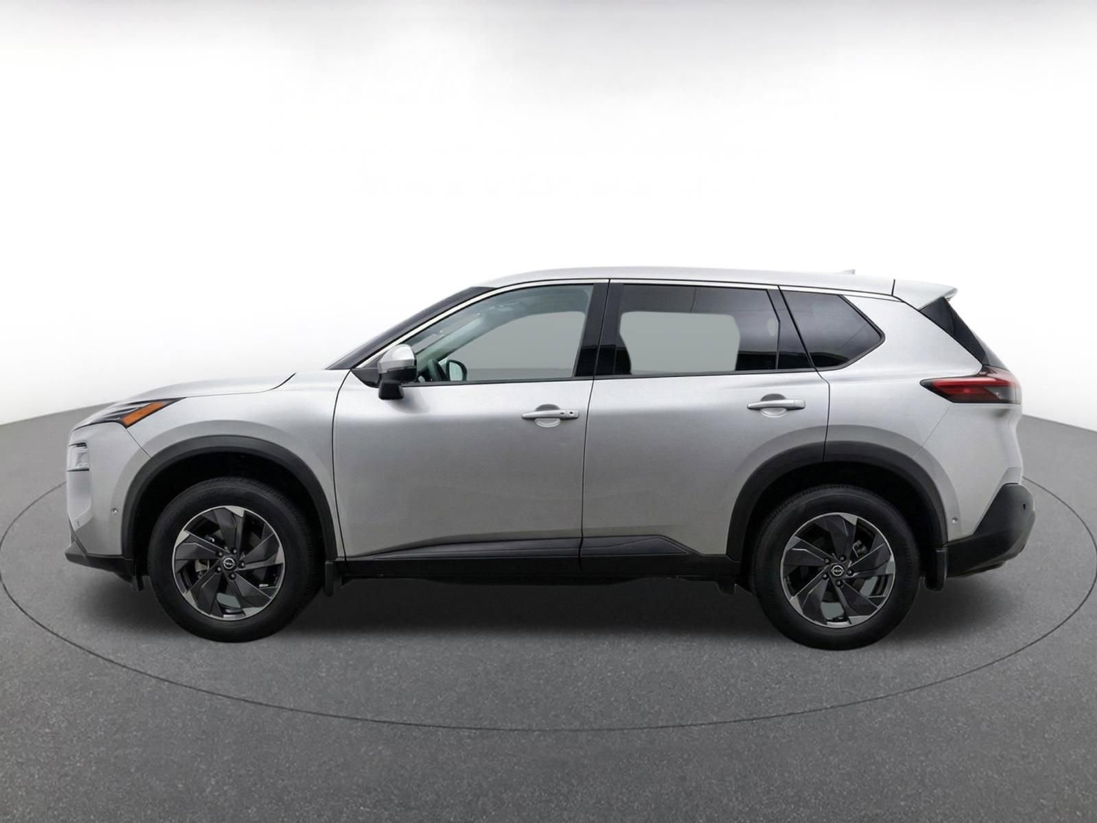 Used 2025 Nissan Rogue SV AWD/4WD image 4