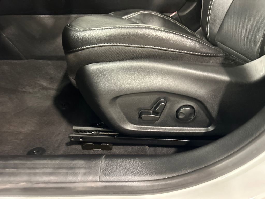 Used 2023 Jeep Compass High Altitude w/ Driver Assist Group I image 16