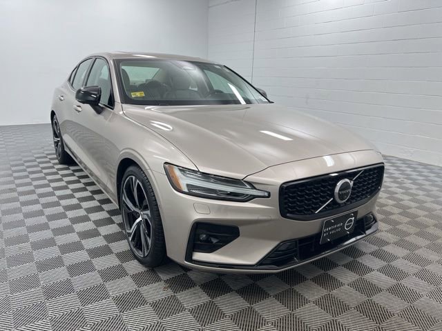 Used 2023 Volvo S60 B5 Plus image 1