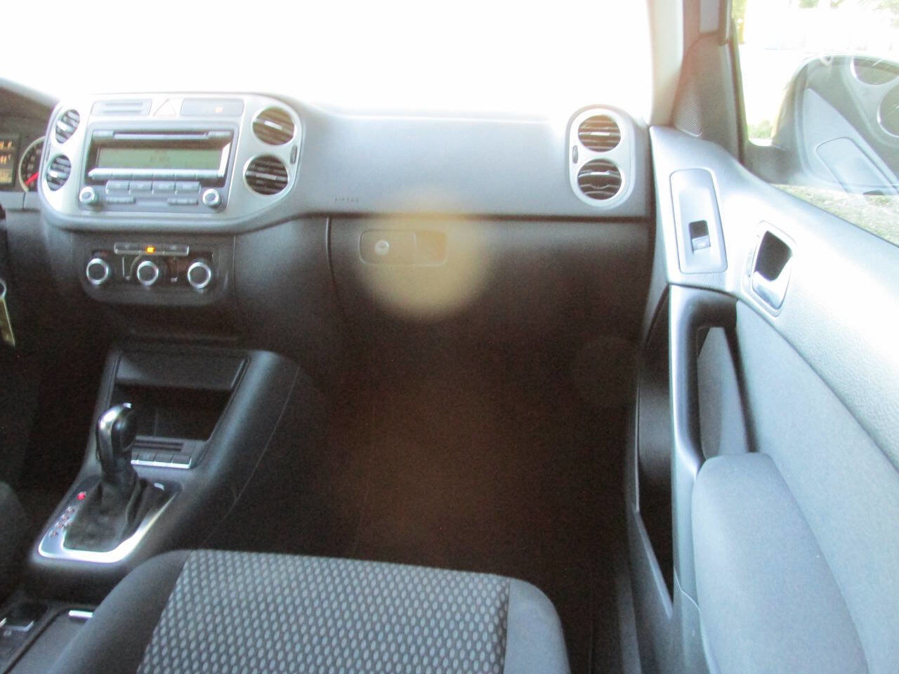 Used 2011 Volkswagen Tiguan S image 14