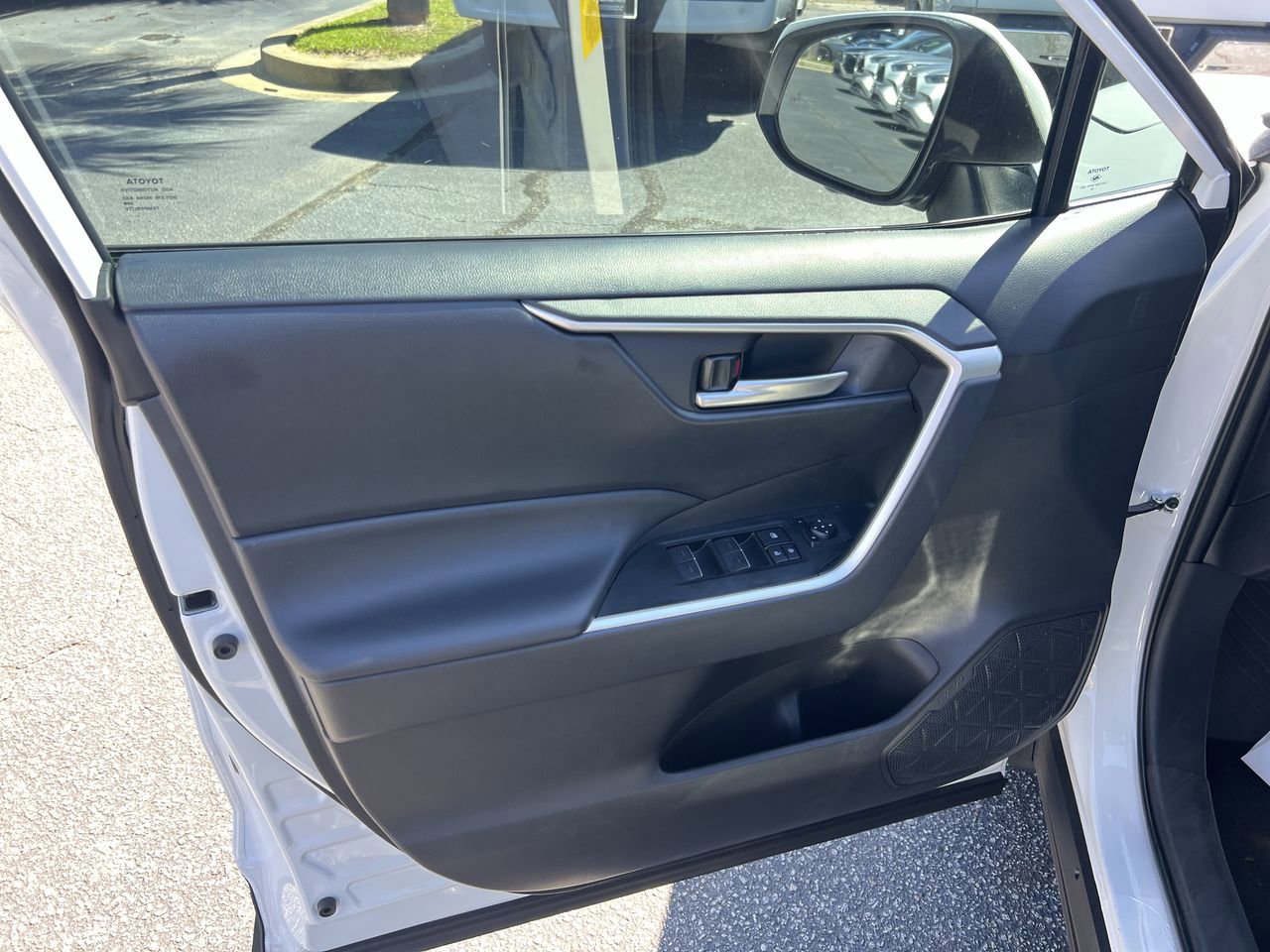 Used 2024 Toyota RAV4 XLE FWD image 14