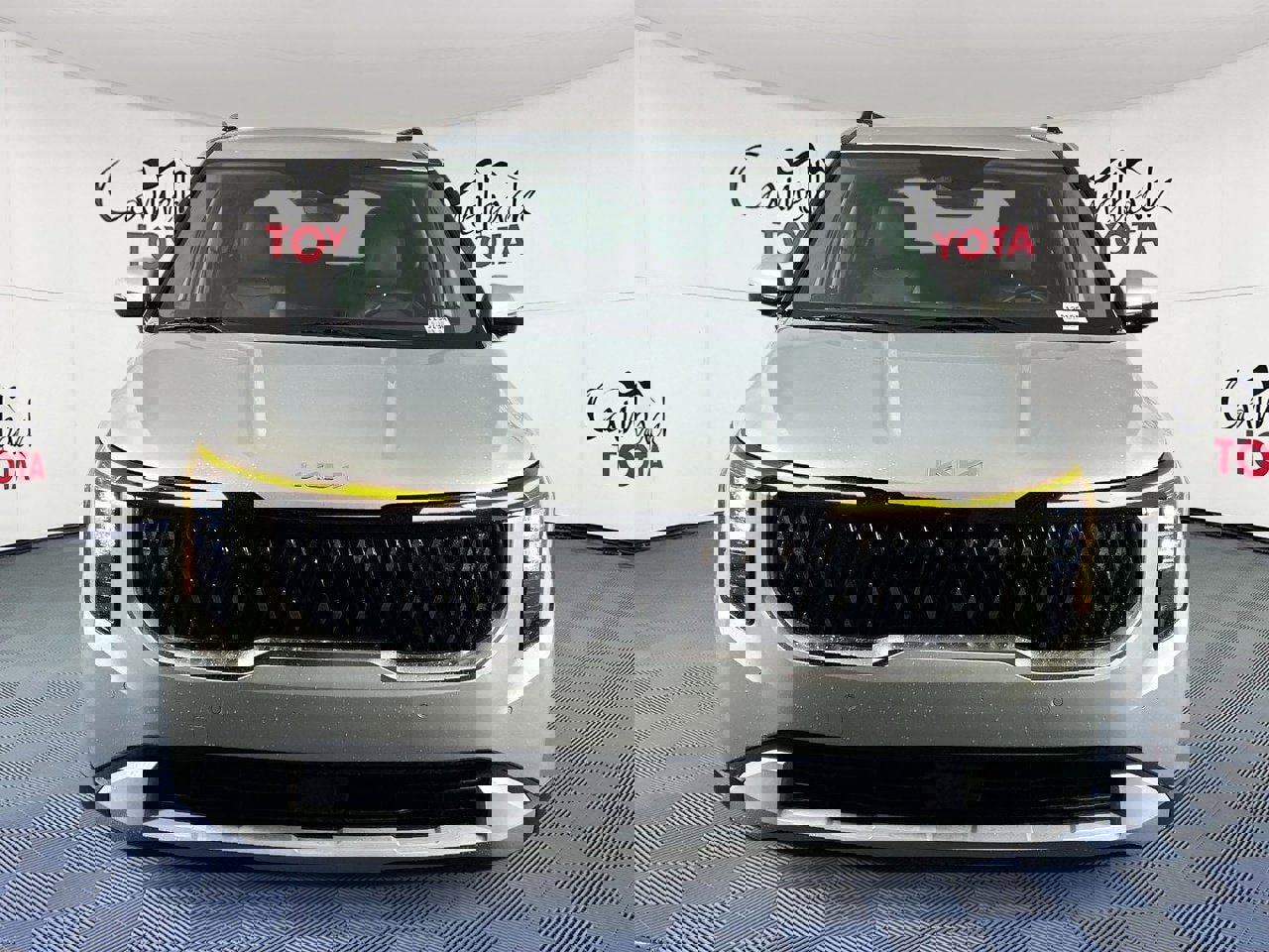 Used 2025 Kia Carnival EX image 3