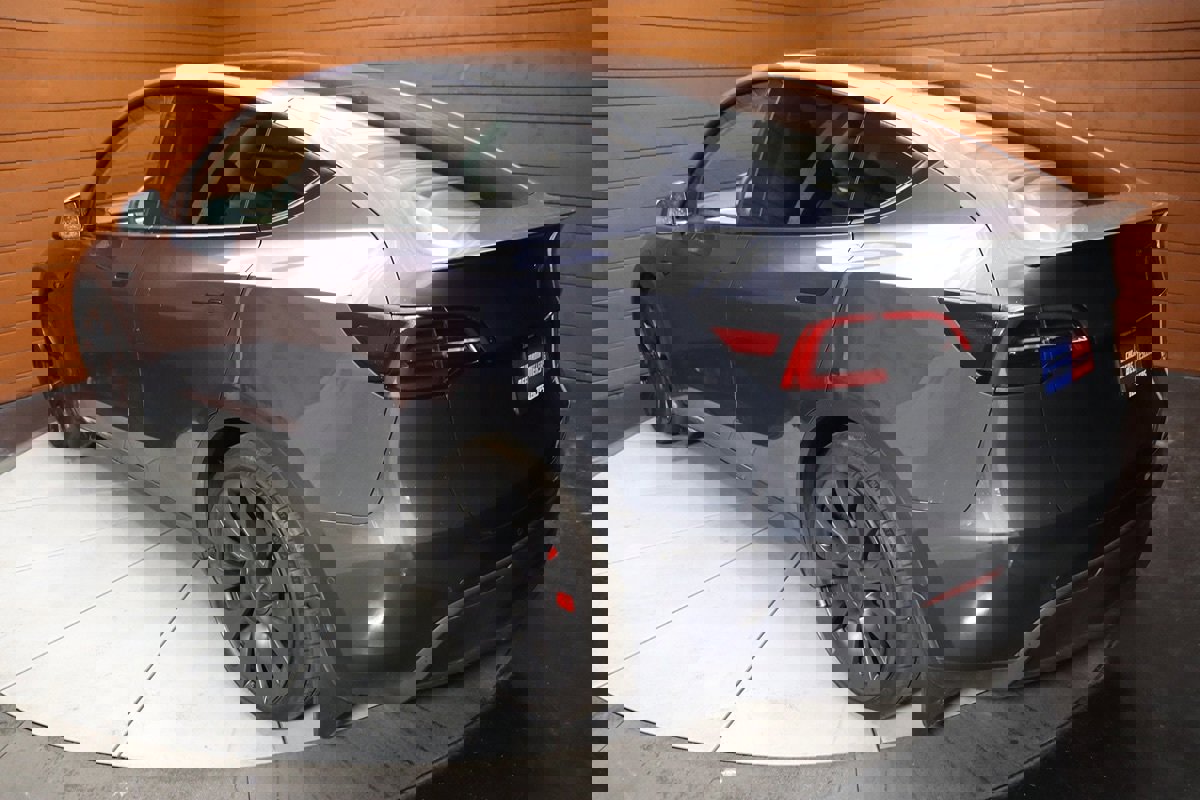 Used 2022 Tesla Model Y Performance image 11