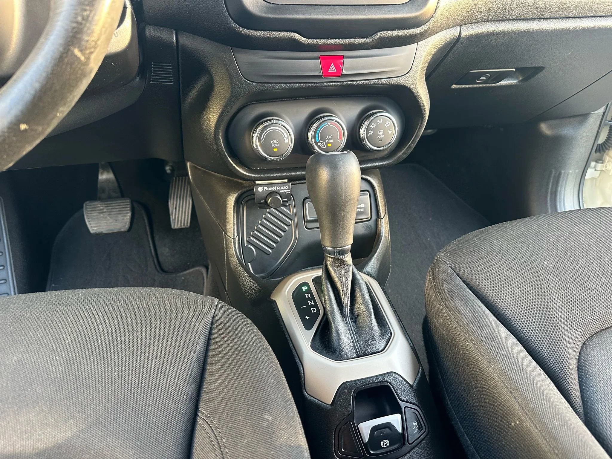 Used 2016 Jeep Renegade Latitude image 15