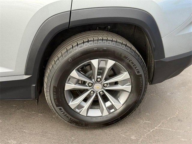 Used 2025 Chevrolet Equinox LT image 4