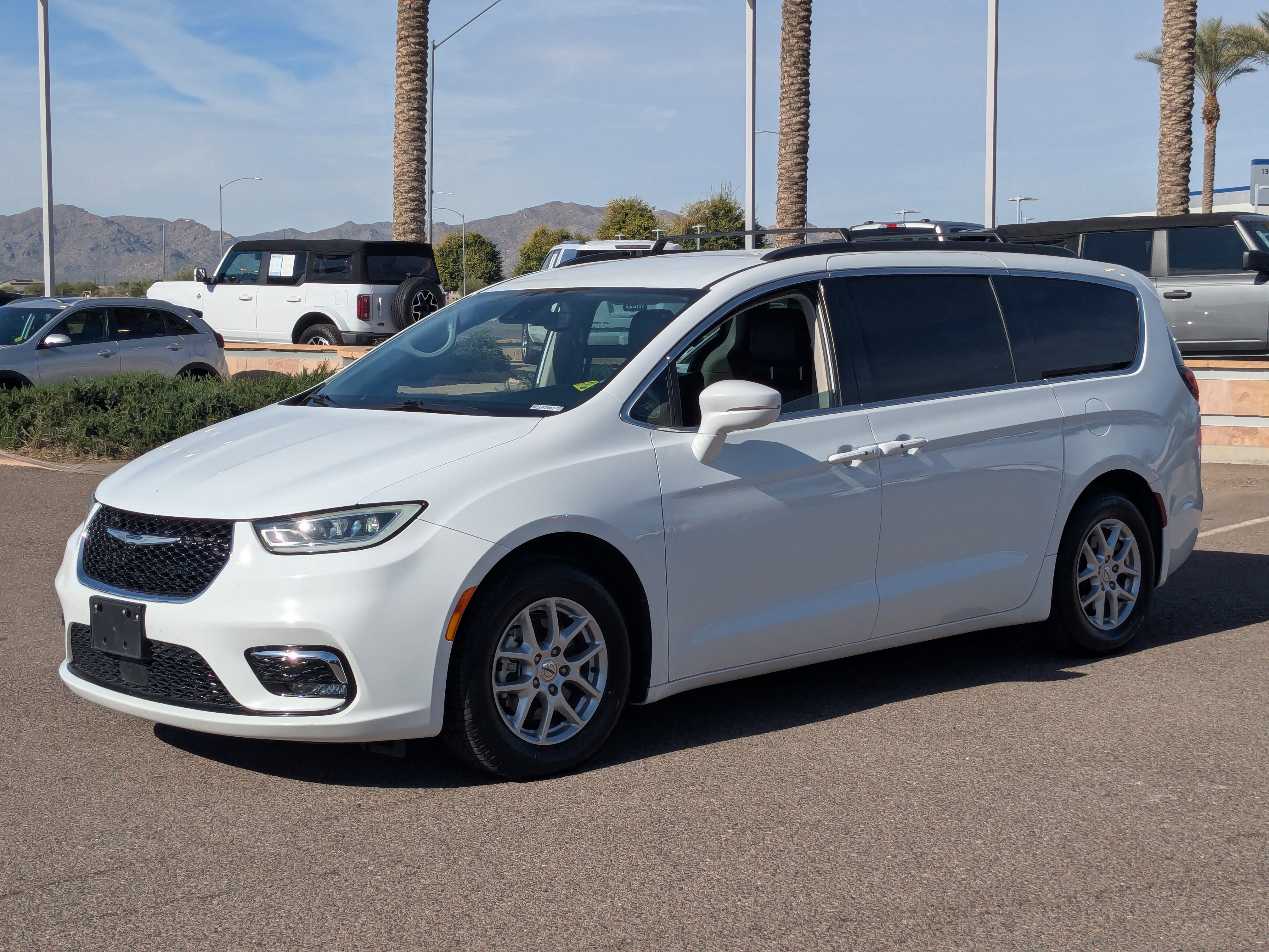 Used 2022 Chrysler Pacifica Touring-L image 7