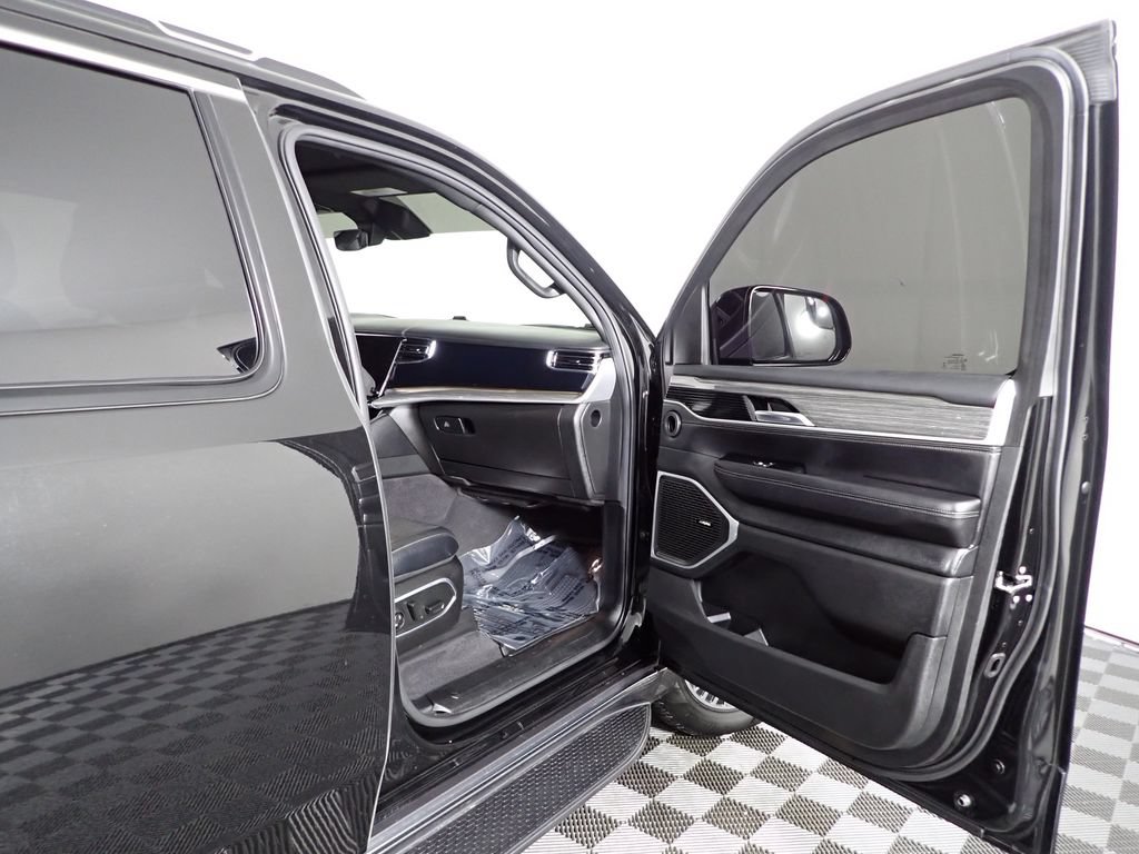 Used 2022 Jeep Wagoneer Series III w/ Convenience Group I AWD/4WD image 40