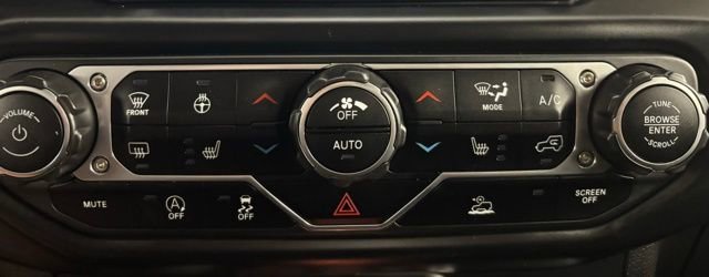 Used 2022 Jeep Gladiator Willys AWD/4WD image 29