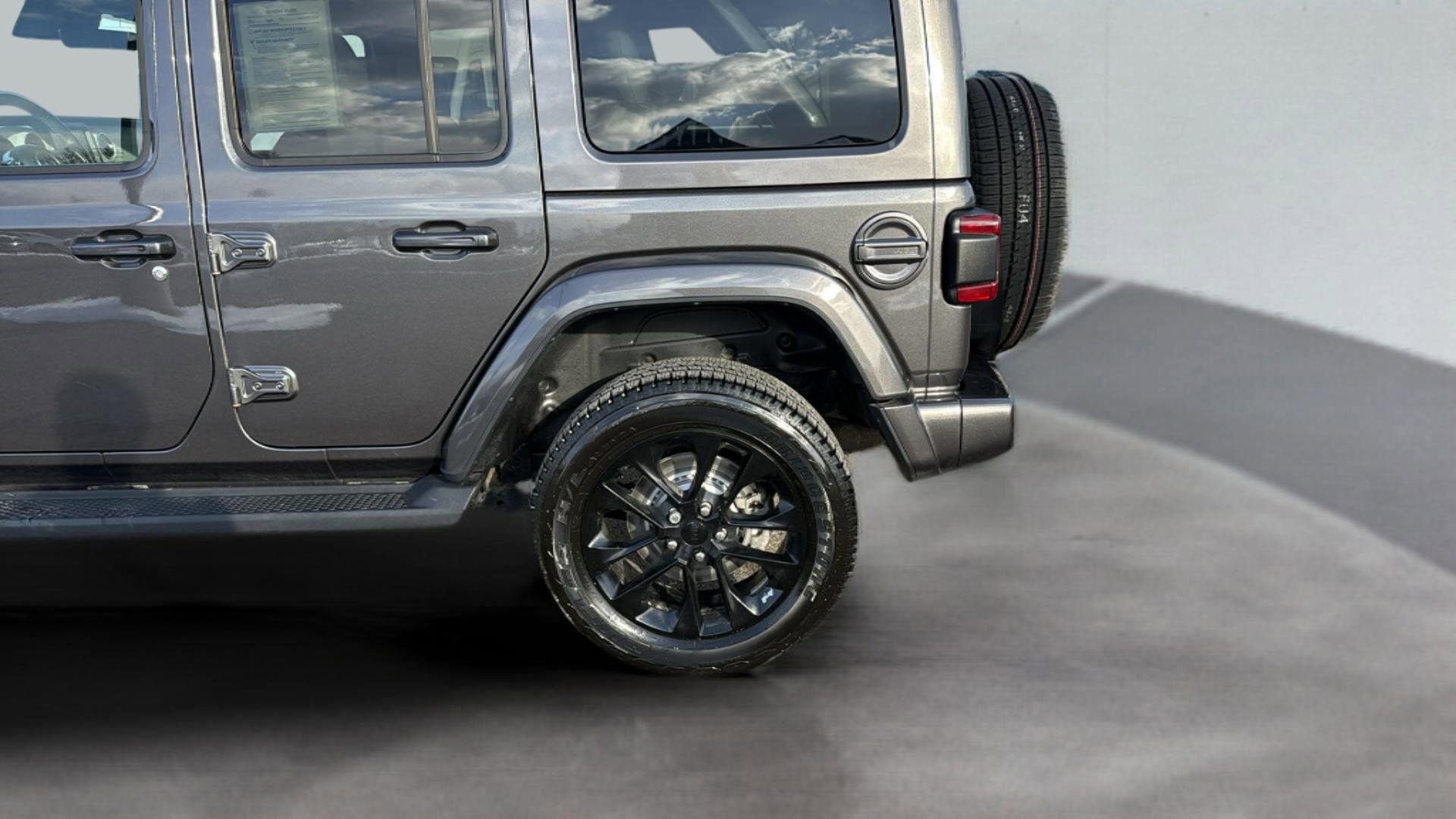 Used 2021 Jeep Wrangler Unlimited Sahara image 25