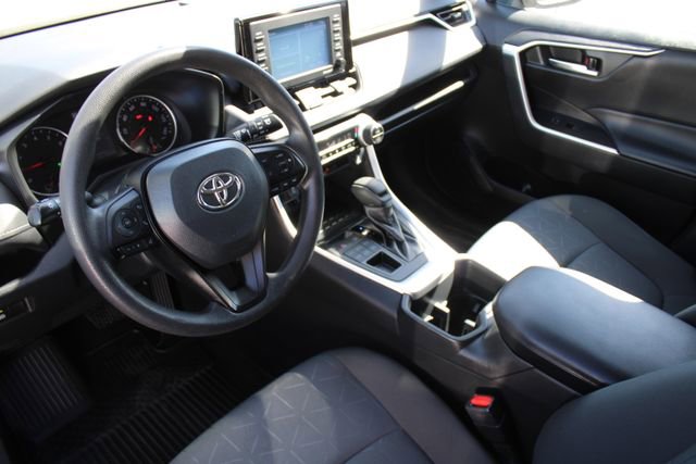 Used 2022 Toyota RAV4 XLE image 2