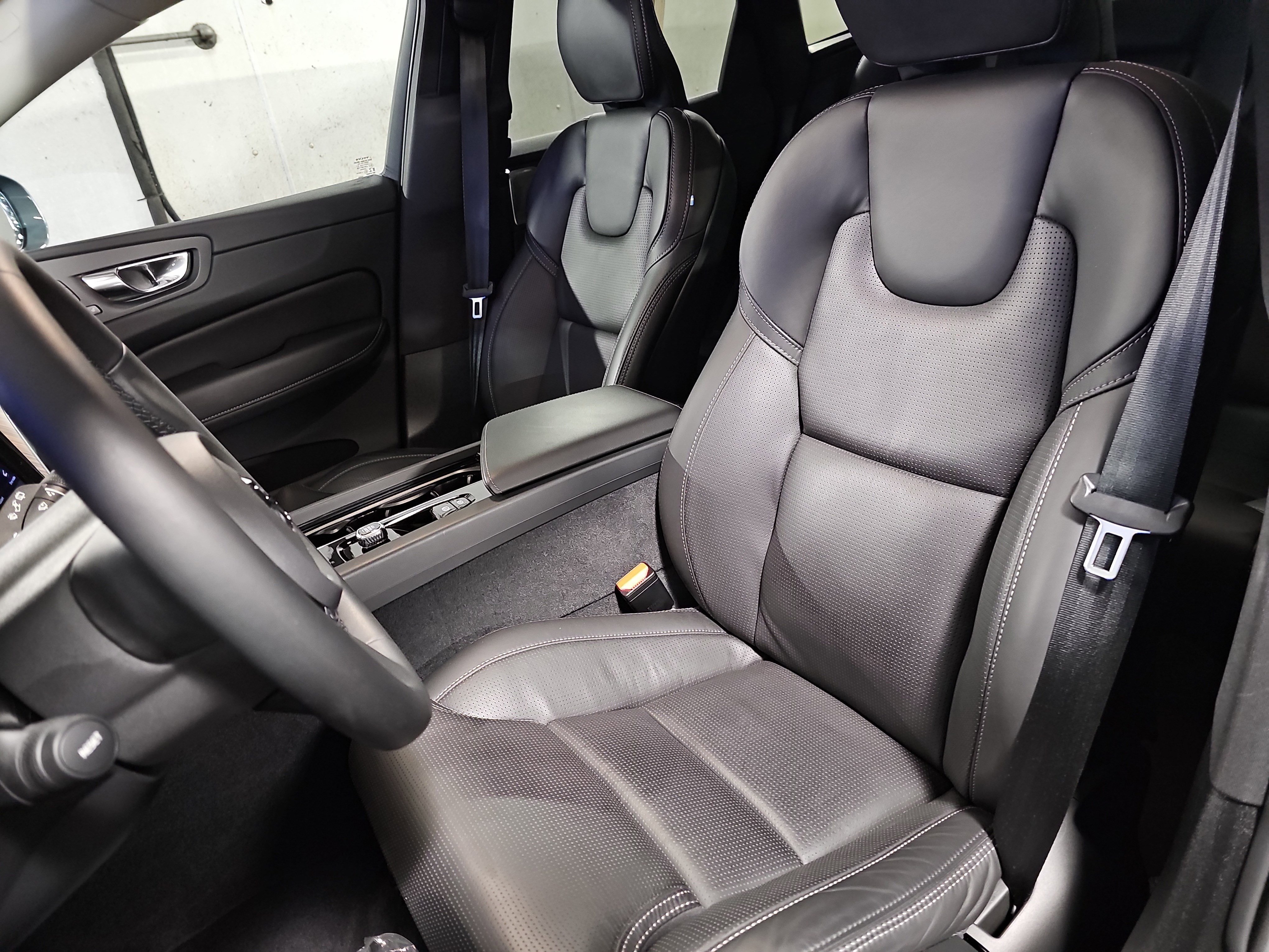 Used 2023 Volvo XC60 T8 Ultimate AWD/4WD image 15