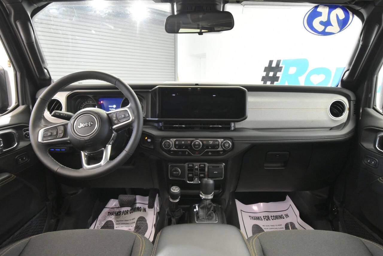 Used 2025 Jeep Wrangler Unlimited Sahara AWD/4WD image 19