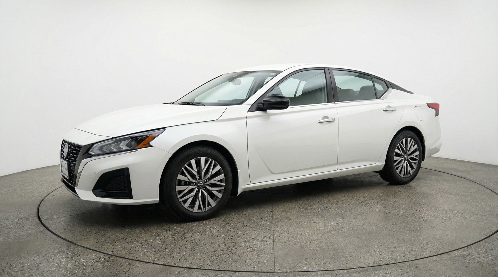 Used 2025 Nissan Altima 2.5 SV image 3