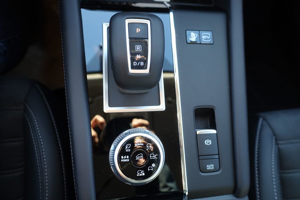 New 2025 Mitsubishi Outlander SE image 23