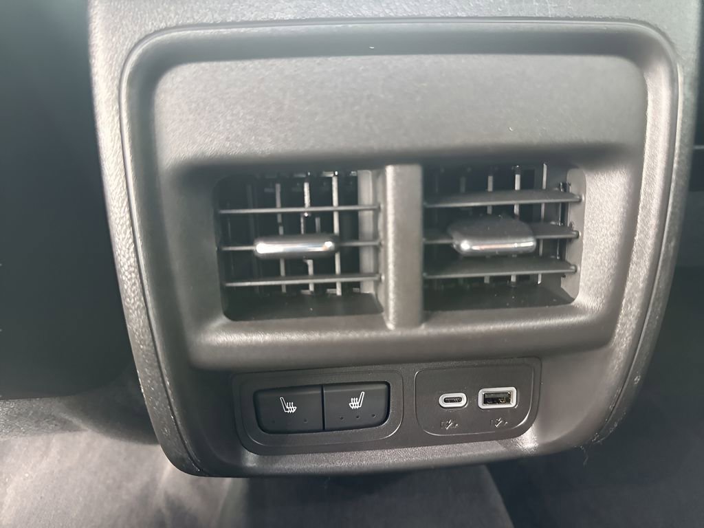 Certified 2024 Cadillac XT4 Luxury w/ Cold Weather Package image 18