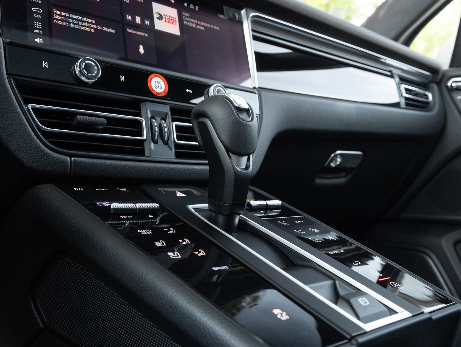 Certified 2026 Porsche Macan AWD/4WD image 26