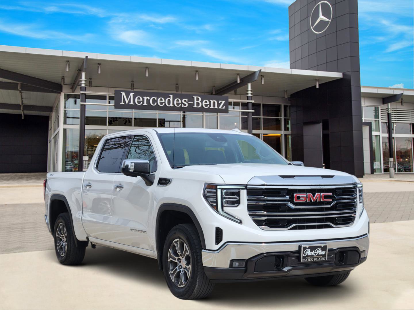 Used 2025 GMC Sierra 1500 SLT image 2