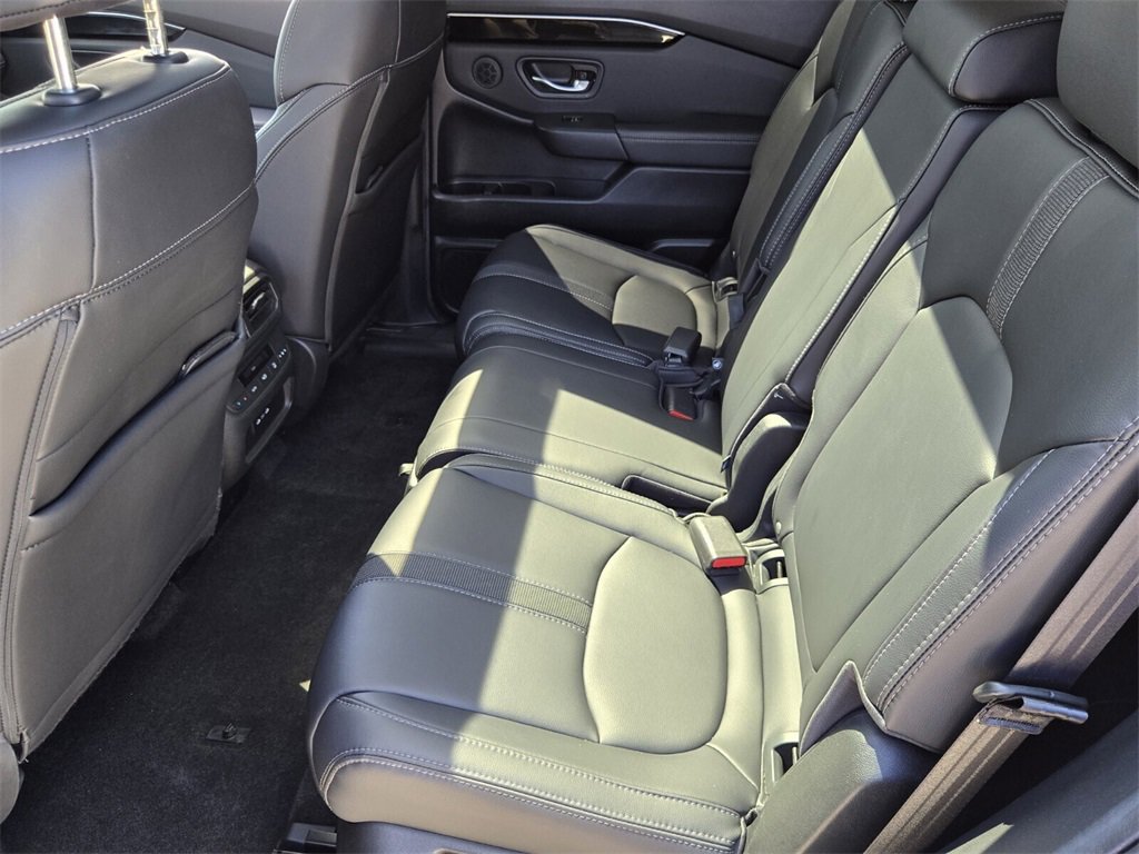 Certified 2024 Honda Pilot Touring image 11