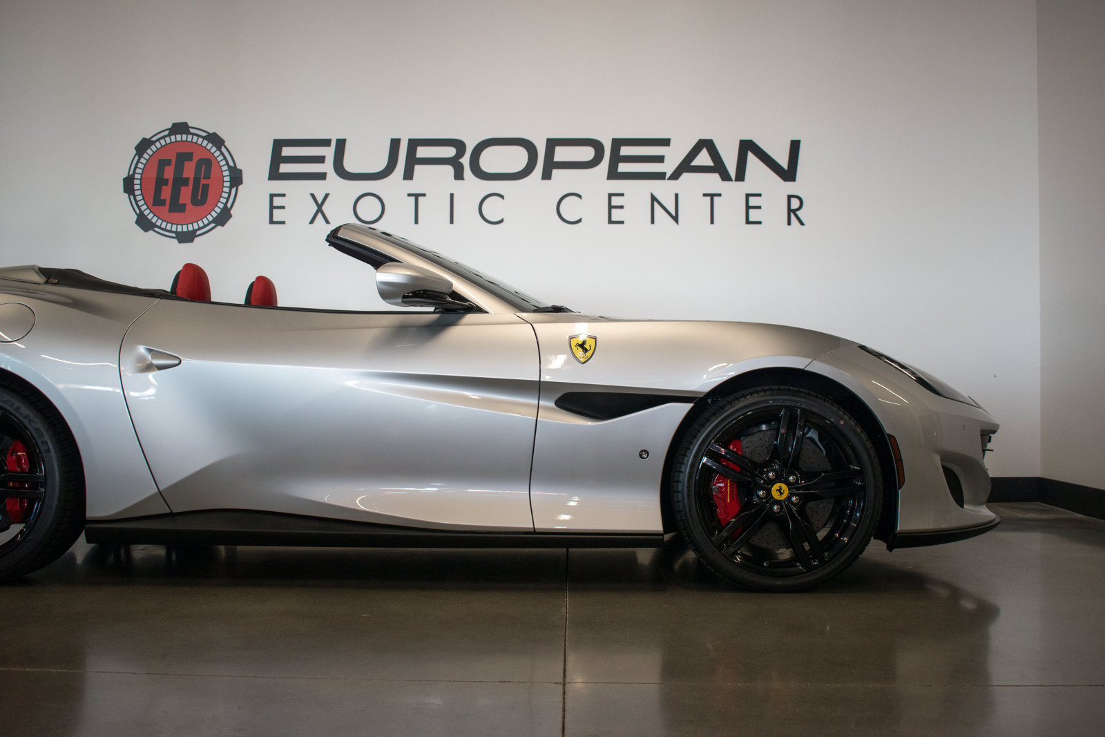 Used 2019 Ferrari Portofino RWD image 25