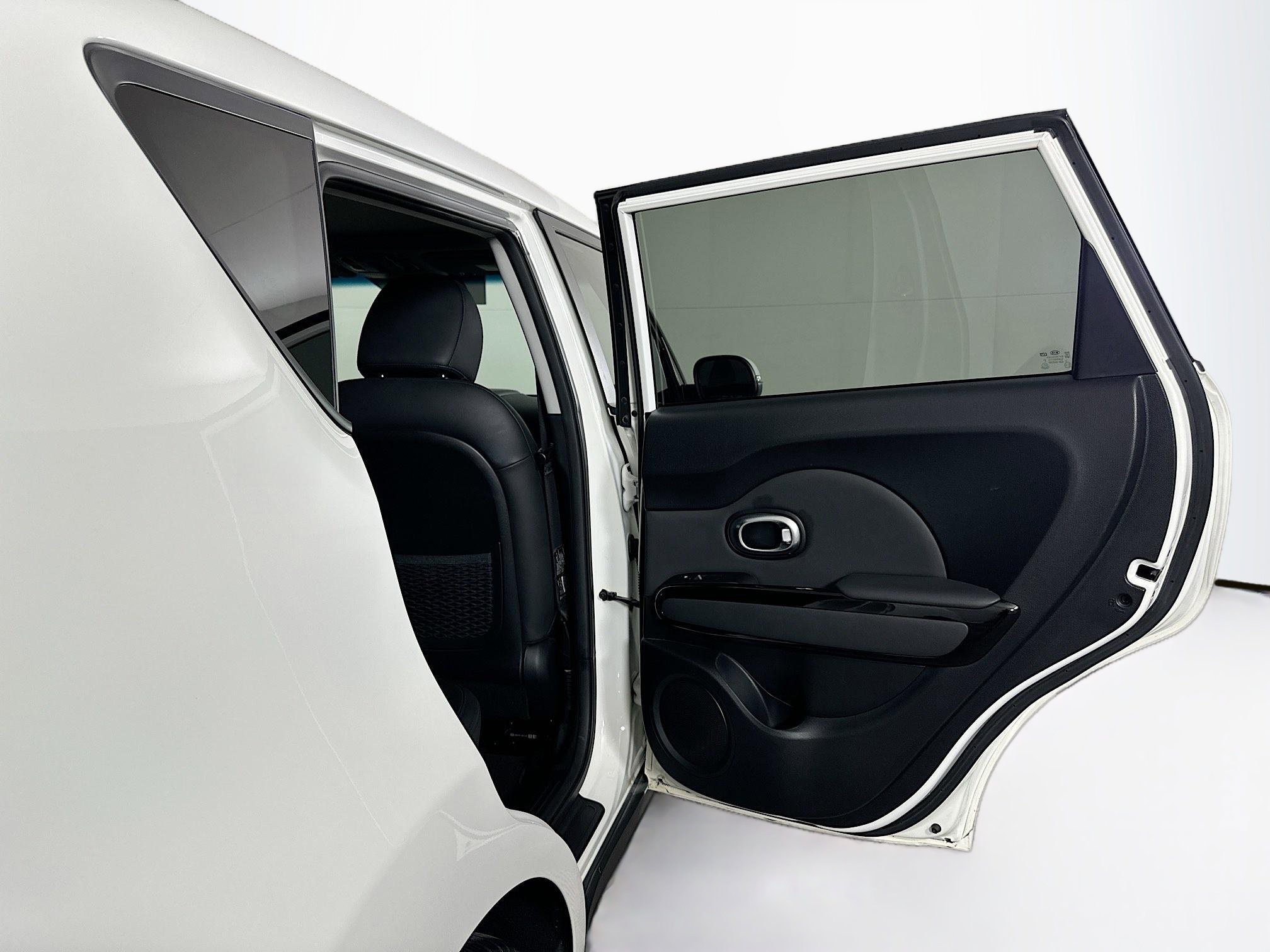 Used 2016 Kia Soul ! w/ Premium Package image 30