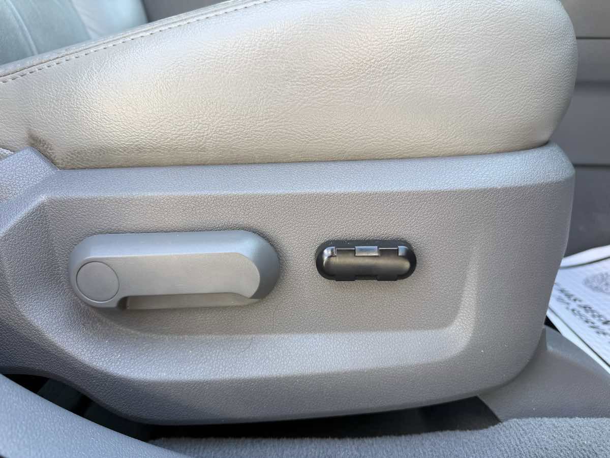 Used 2005 Ford Five Hundred SEL image 23