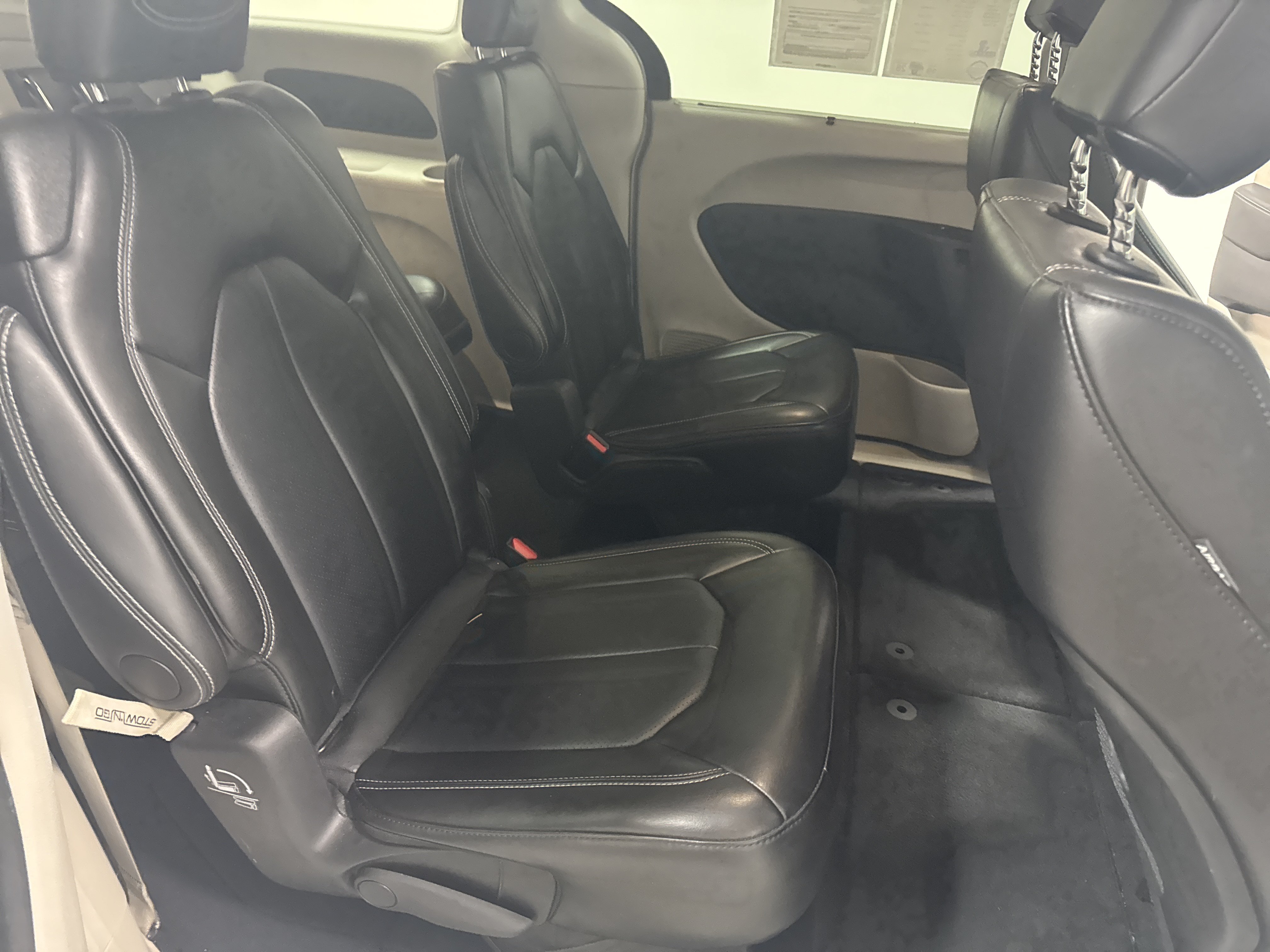Used 2024 Chrysler Pacifica Touring-L FWD image 38