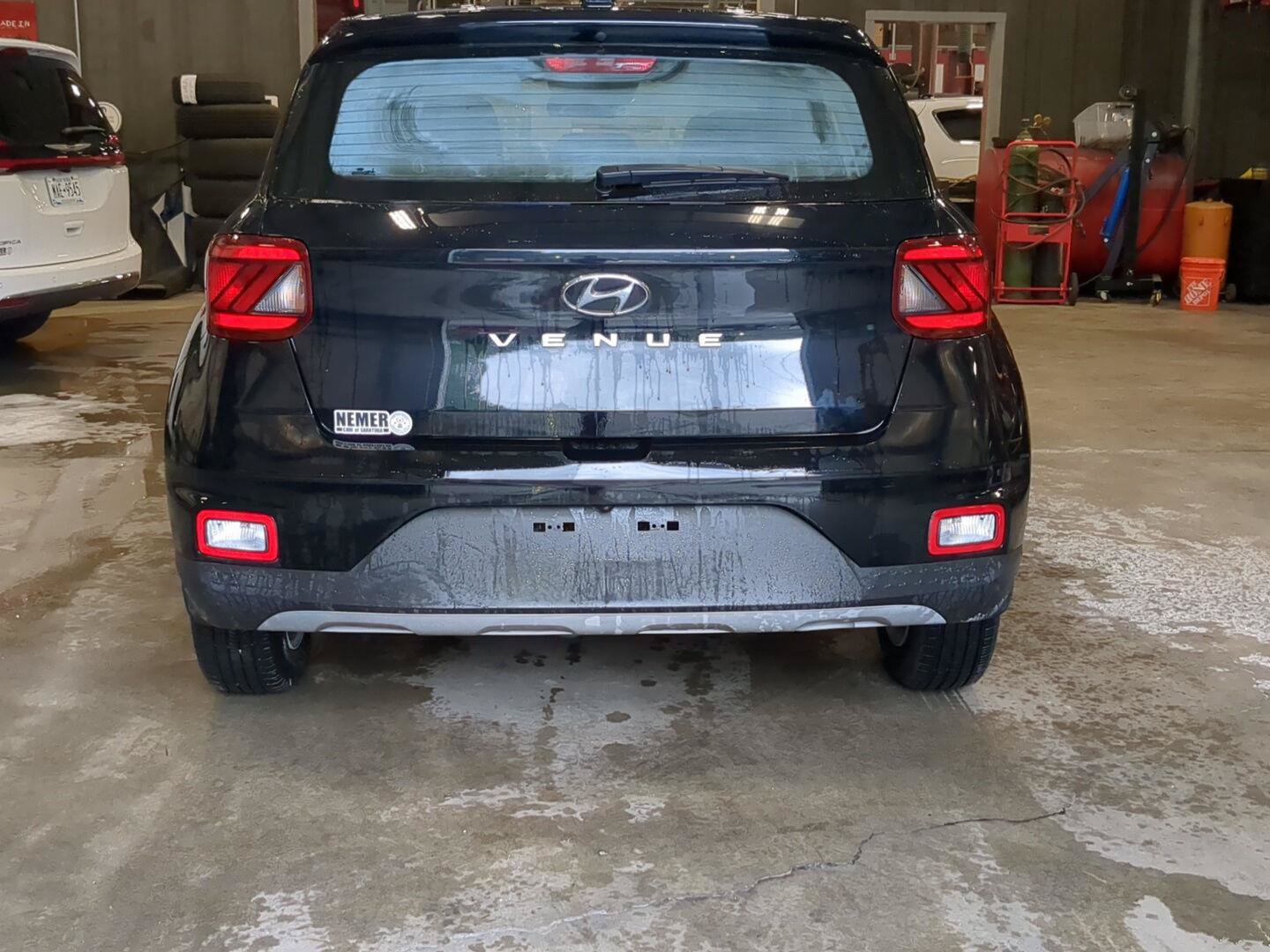 Used 2021 Hyundai Venue SE FWD image 6