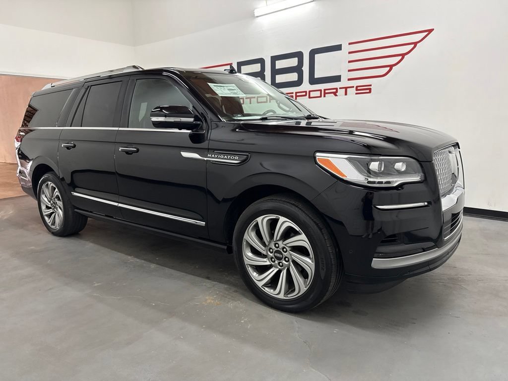 Used 2022 Lincoln Navigator L Reserve AWD/4WD image 2