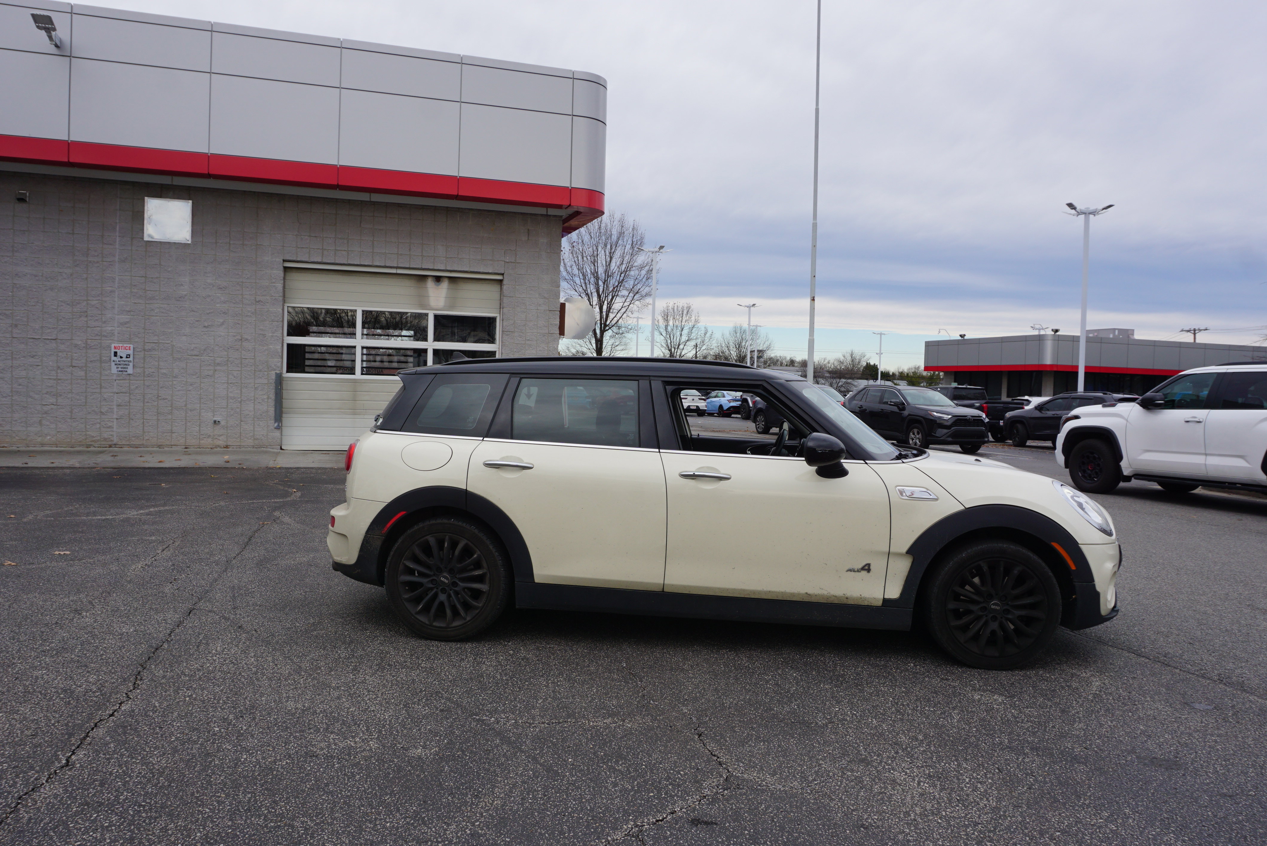 Used 2017 MINI Cooper Clubman S image 3