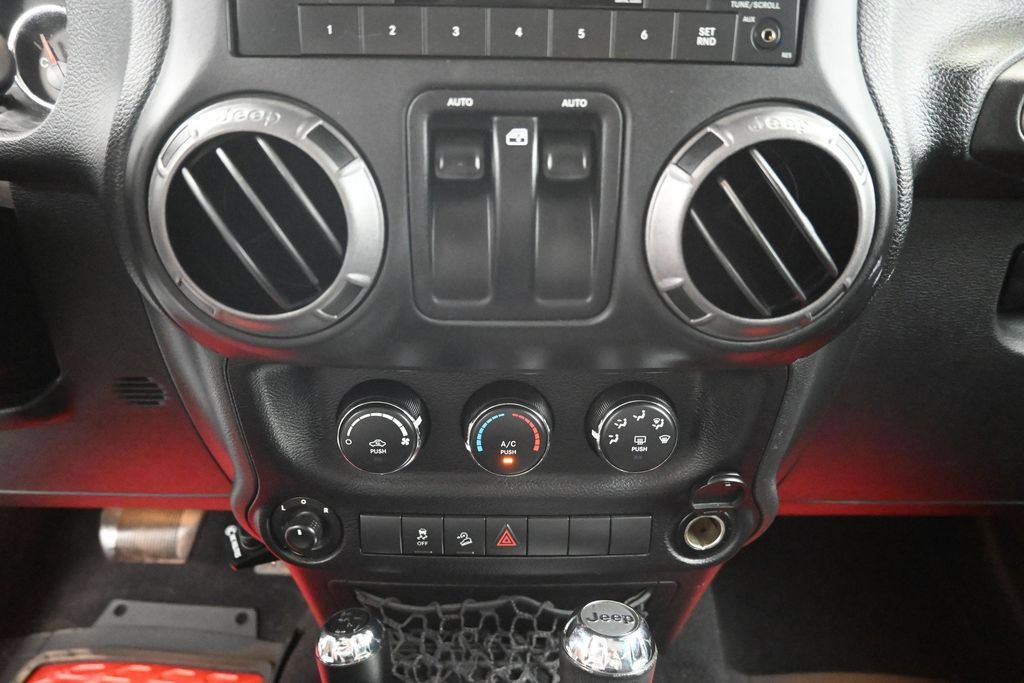 Used 2015 Jeep Wrangler Sport AWD/4WD image 13