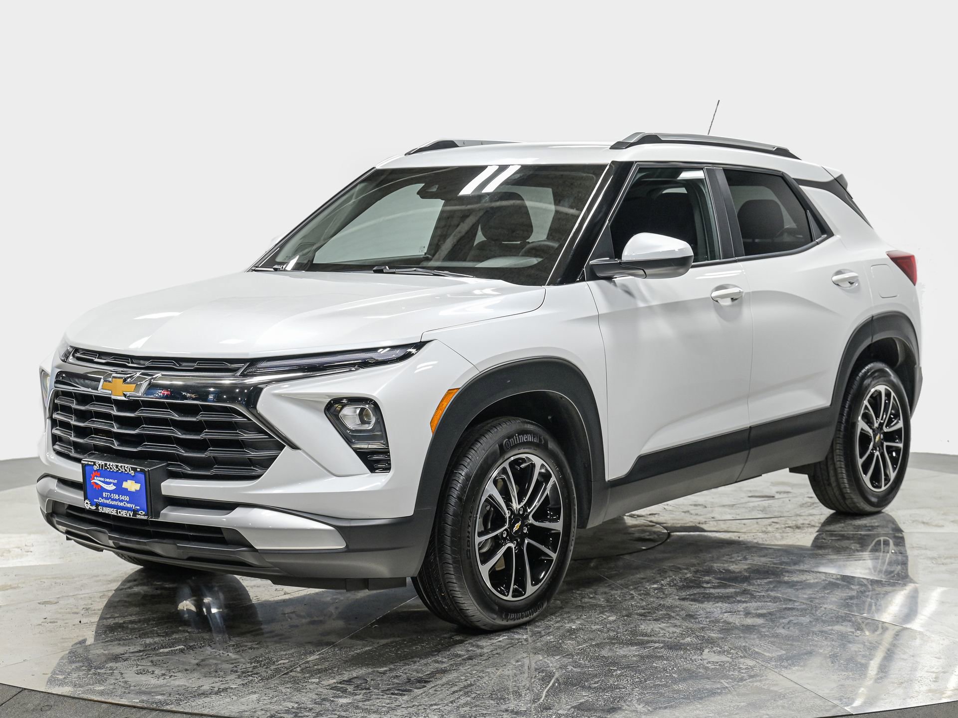 Used 2024 Chevrolet TrailBlazer LT w/ LT Cold Weather Package image 1