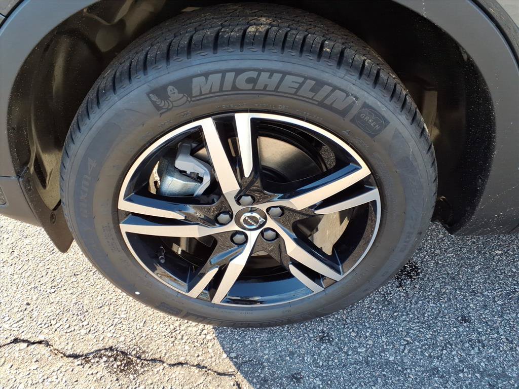 New 2026 Volvo XC40 B5 Core w/ Climate Package AWD/4WD image 7
