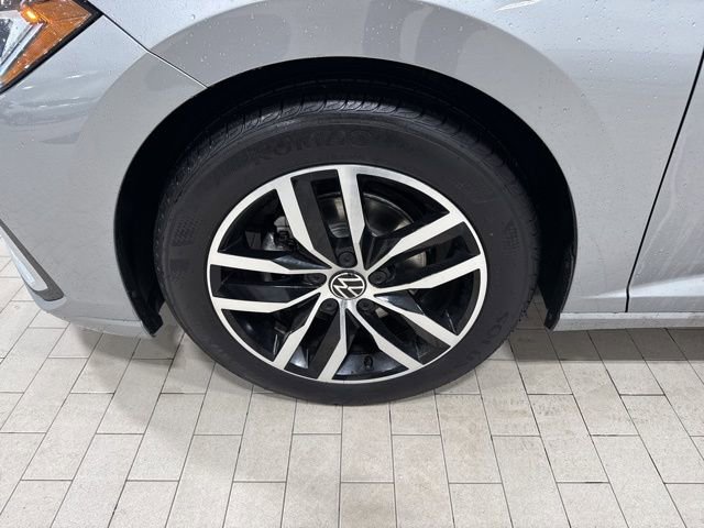 Certified 2025 Volkswagen Jetta SE FWD image 26