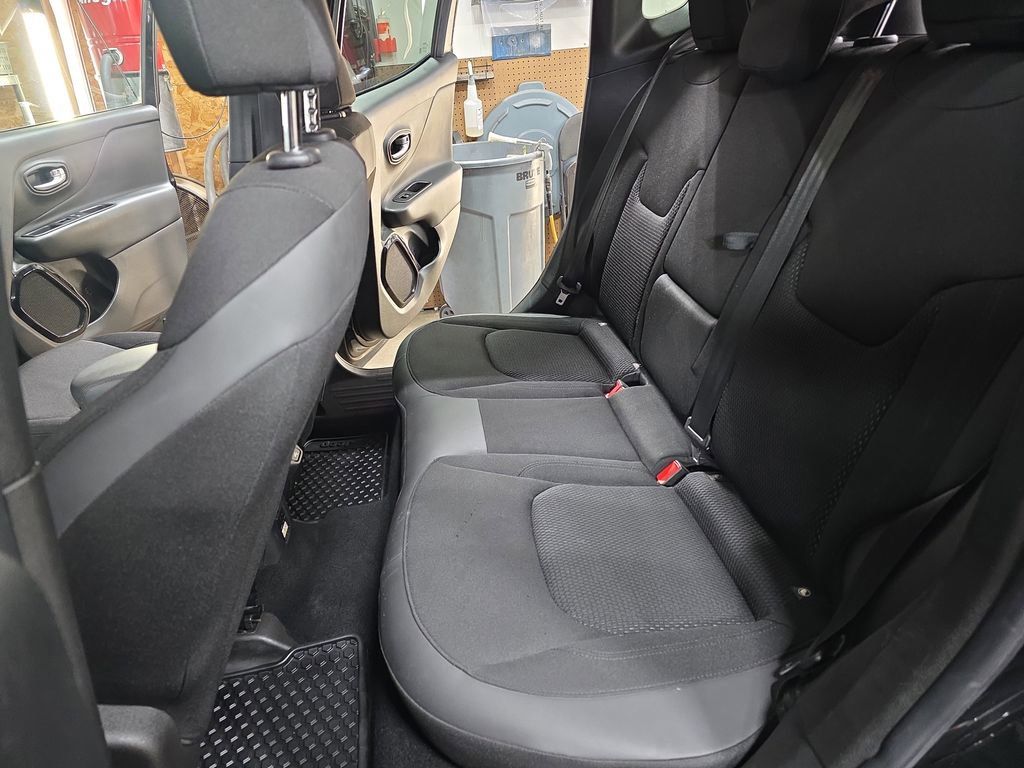 Used 2018 Jeep Renegade Altitude image 13