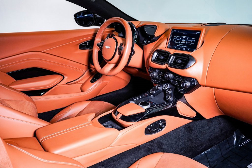 Used 2023 Aston Martin V8 Vantage Coupe image 13