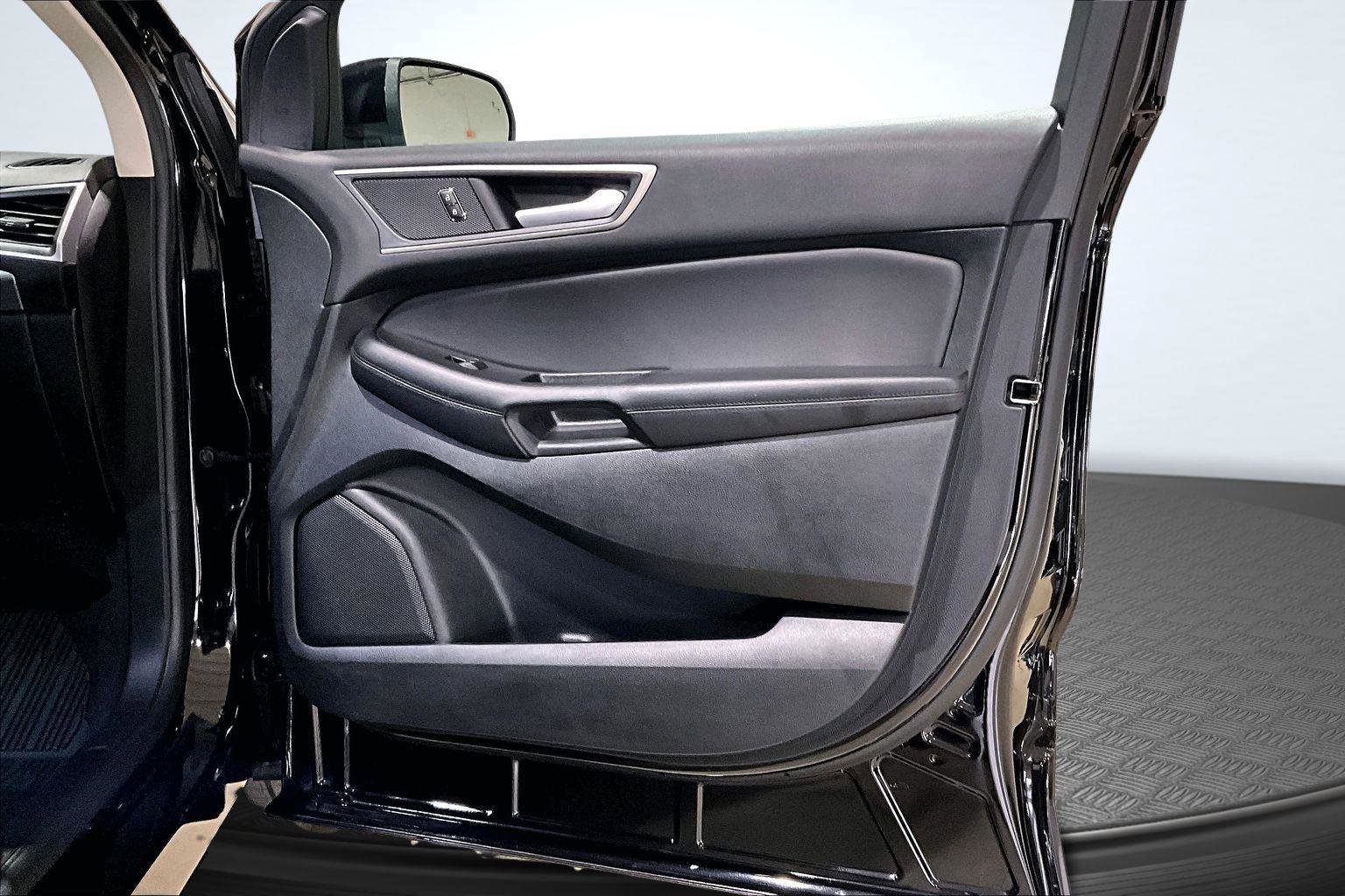 Used 2024 Ford Edge SEL w/ Convenience Package image 25