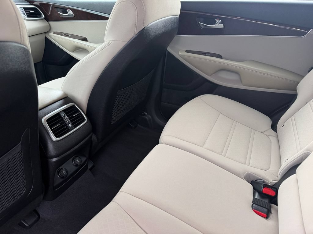 Used 2016 Kia Sorento FWD image 15