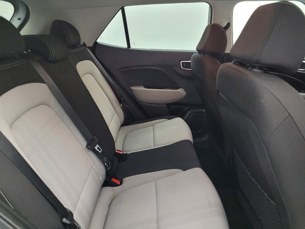 Used 2022 Hyundai Venue SEL image 19