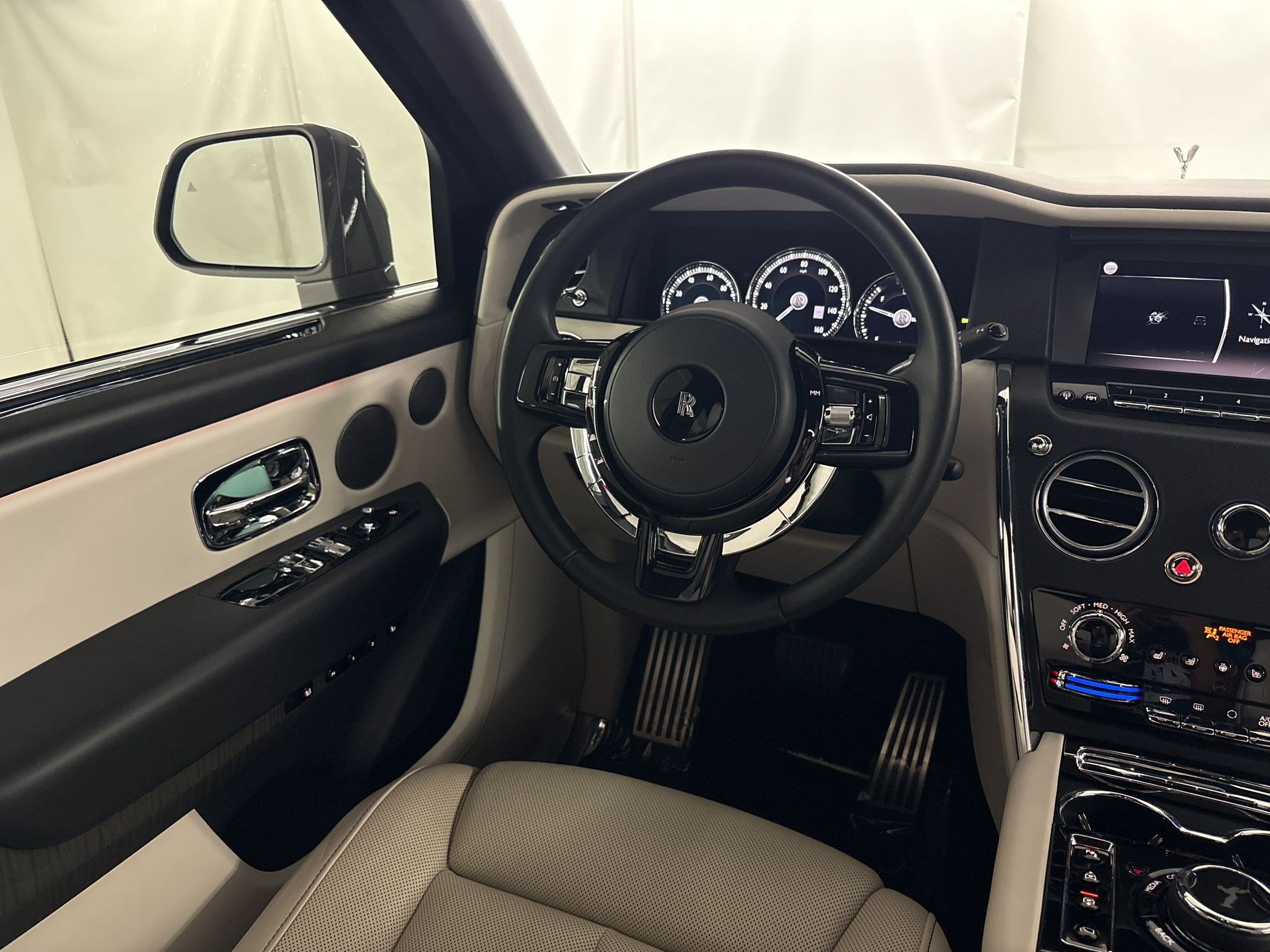 Used 2021 Rolls-Royce Cullinan AWD/4WD image 29