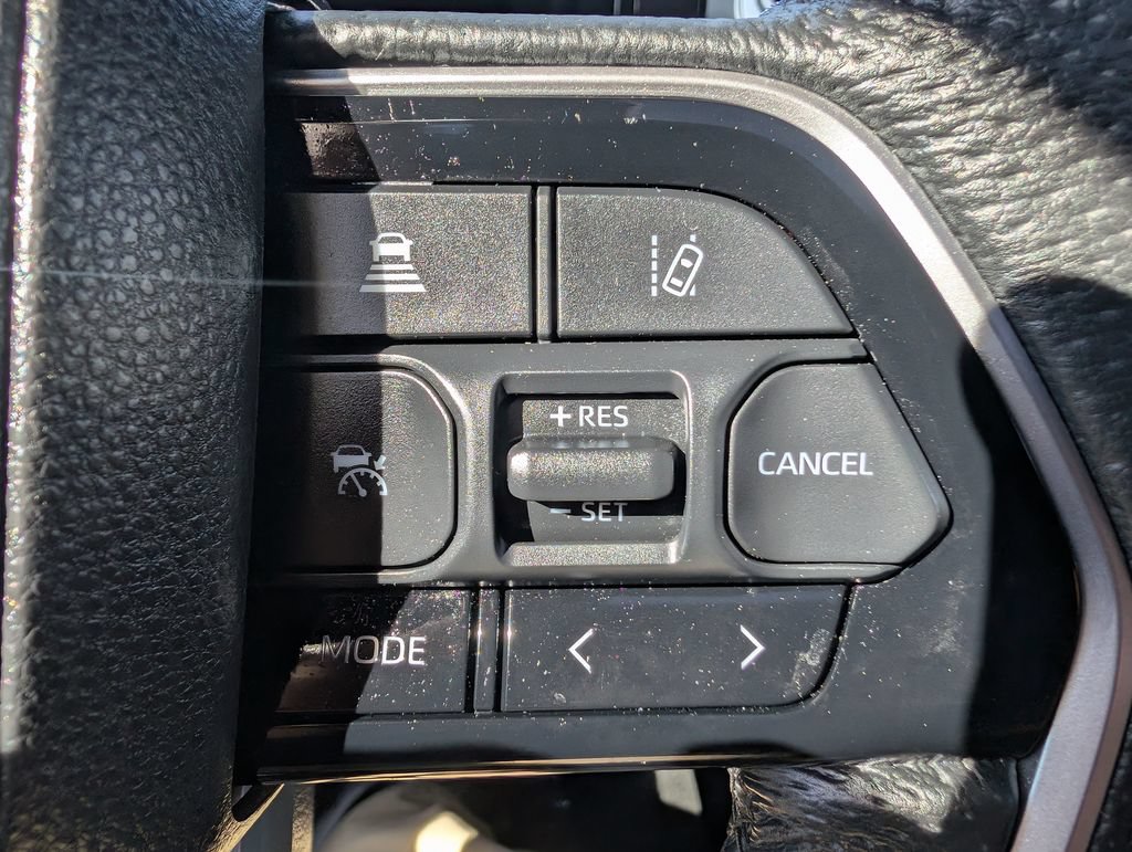 Used 2025 Toyota Sequoia Platinum AWD/4WD image 33