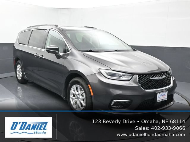 Used 2022 Chrysler Pacifica Touring-L FWD image 8