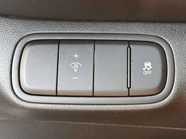 Used 2025 Hyundai Venue Limited FWD image 26