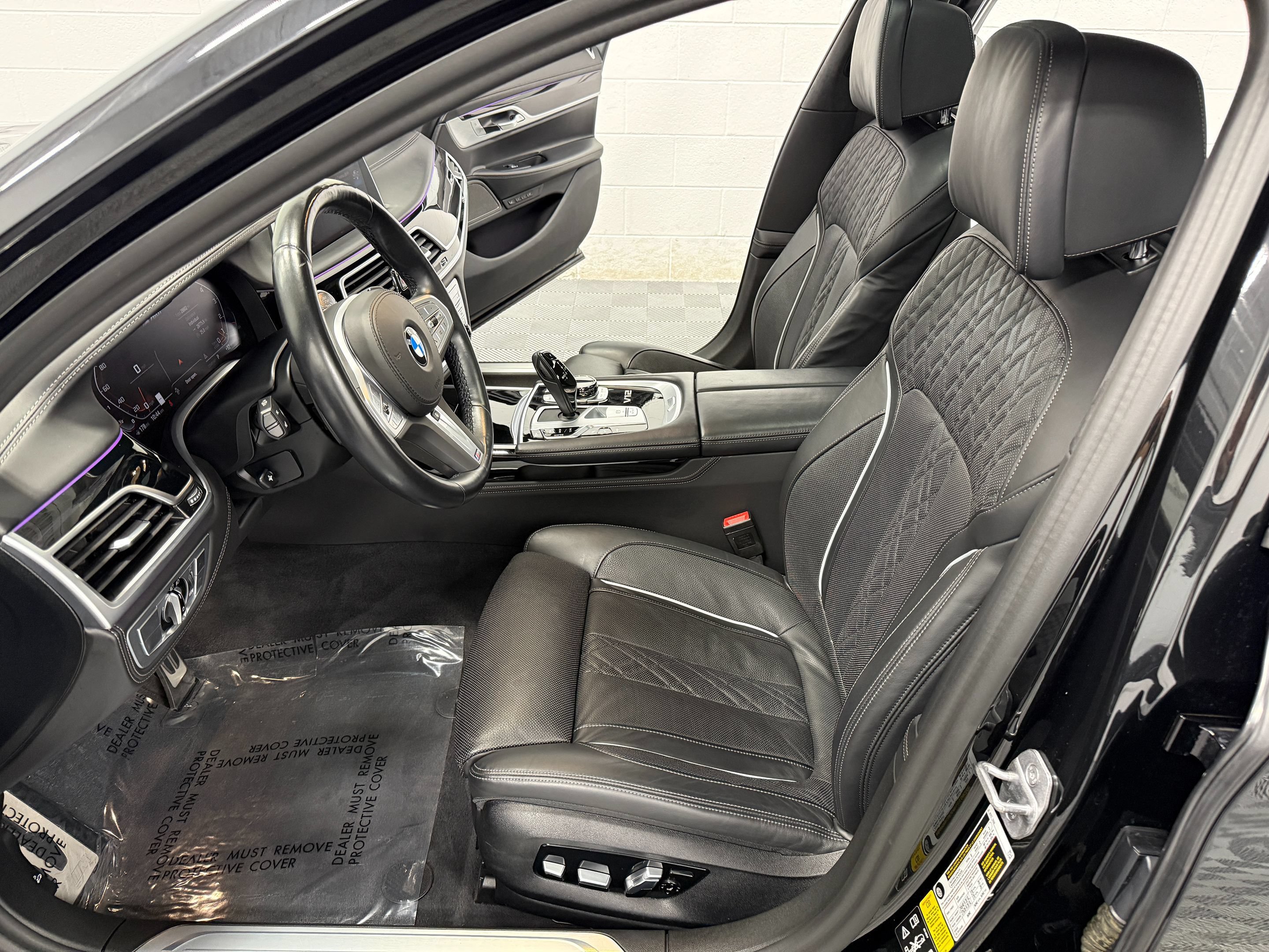Used 2022 BMW M760i xDrive w/ Luxury Rear Seating Package AWD/4WD image 15