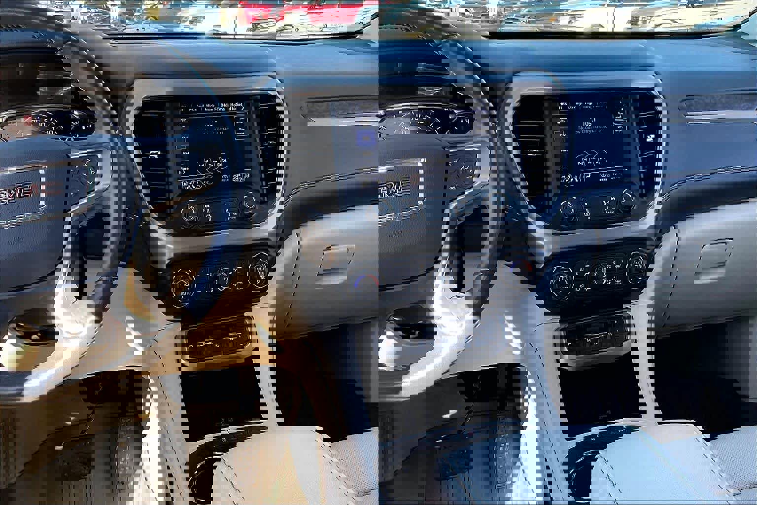 Used 2022 GMC Acadia Denali w/ Denali Ultimate Package image 8