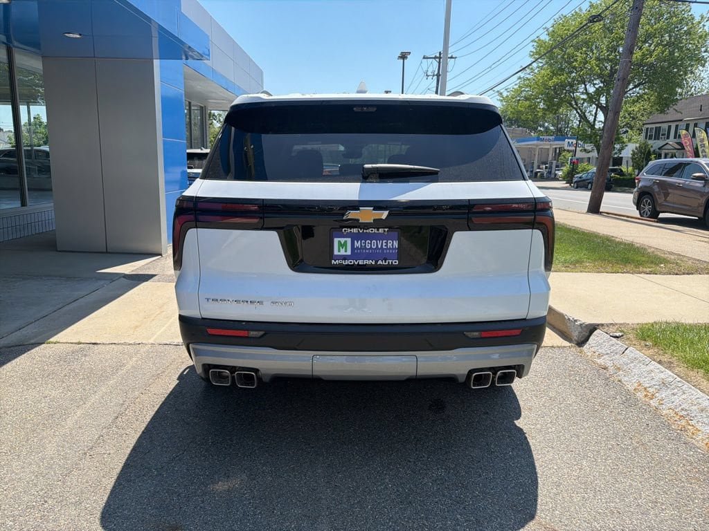 New 2026 Chevrolet Traverse LT w/ Driver Confidence Package AWD/4WD image 4