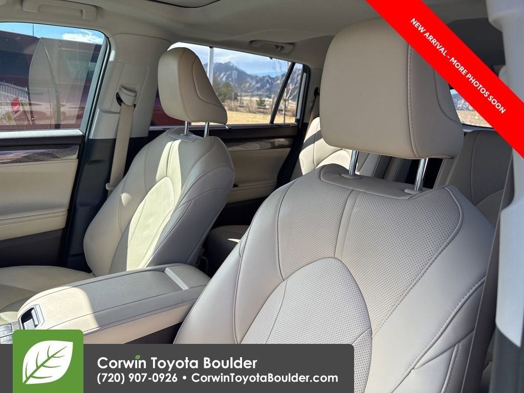 Used 2022 Toyota Highlander Limited image 10