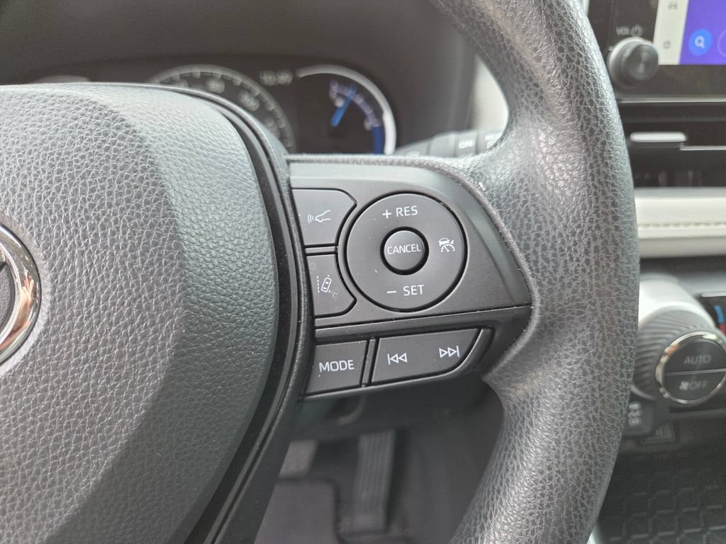 Certified 2025 Toyota RAV4 XLE AWD/4WD image 31