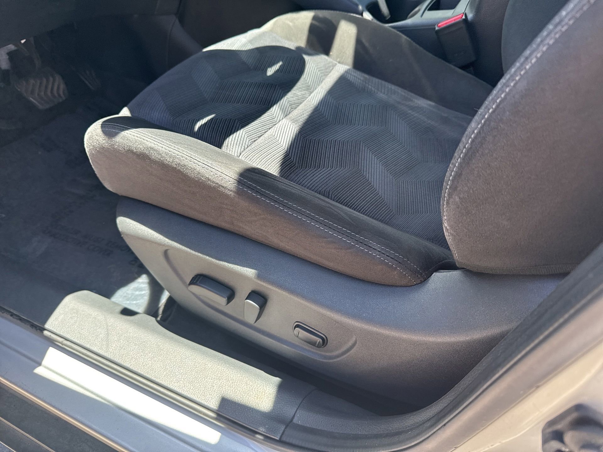 Used 2015 Nissan Rogue SV AWD/4WD image 19