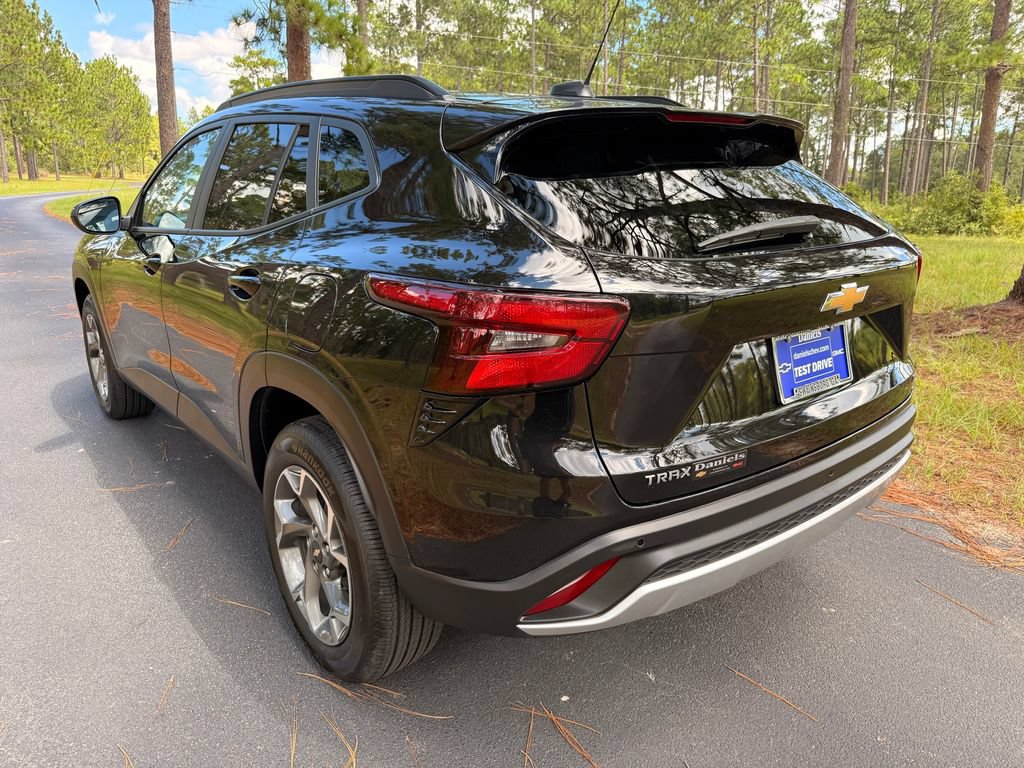 New 2026 Chevrolet Trax LT w/ Driver Confidence Package FWD image 3