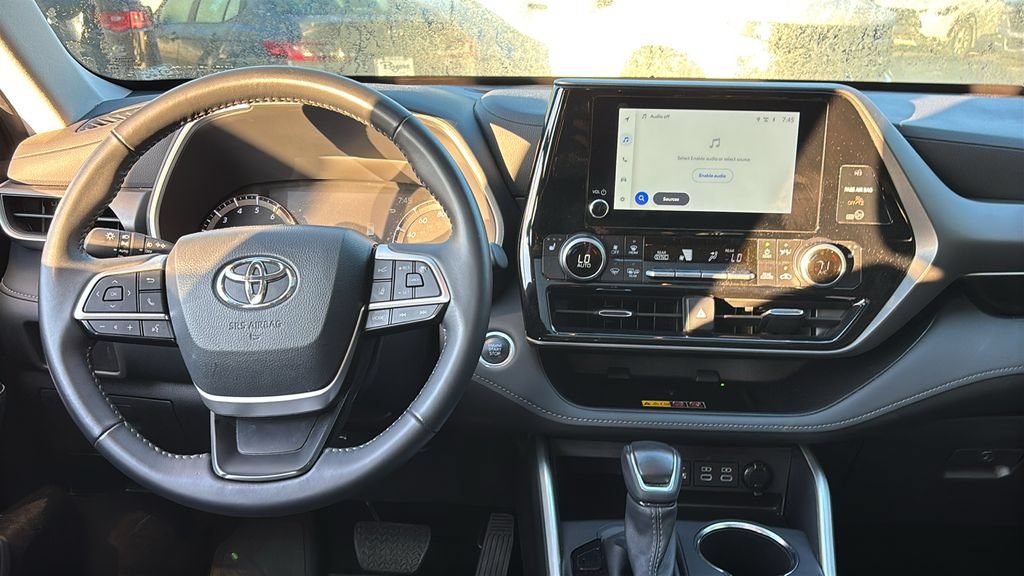 Used 2025 Toyota Highlander XLE AWD/4WD image 8